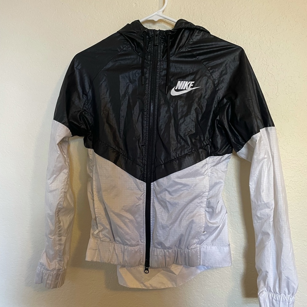 NIKE WINDBREAKER SIZE XSMALL